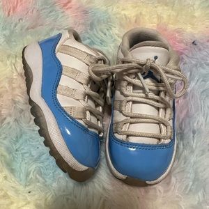 Low Jordan 13s size 7c